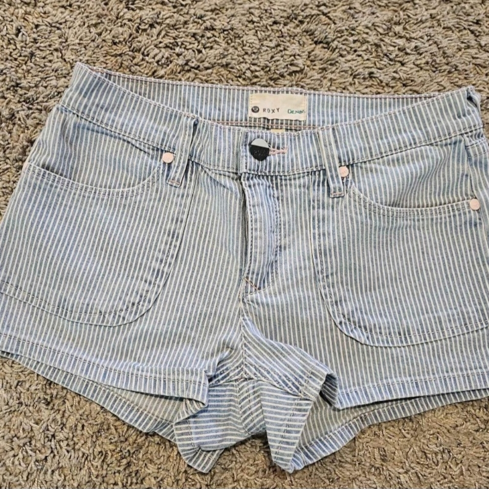 Roxy denim shorts. Size 3 ( 26 ).